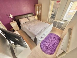 Bedroom- click for photo gallery